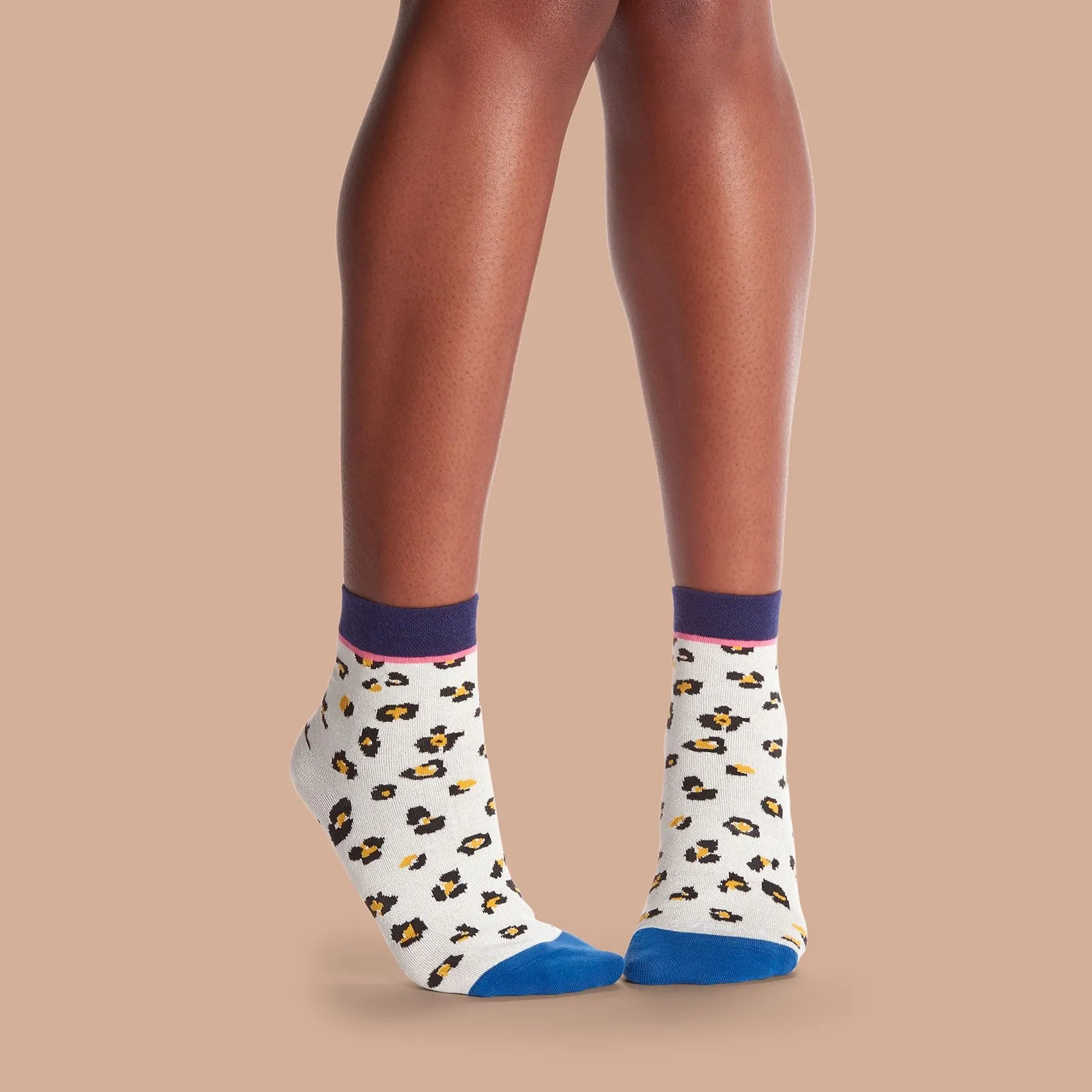 Women's Lightweight Sparkle Leopard Quarter Socks