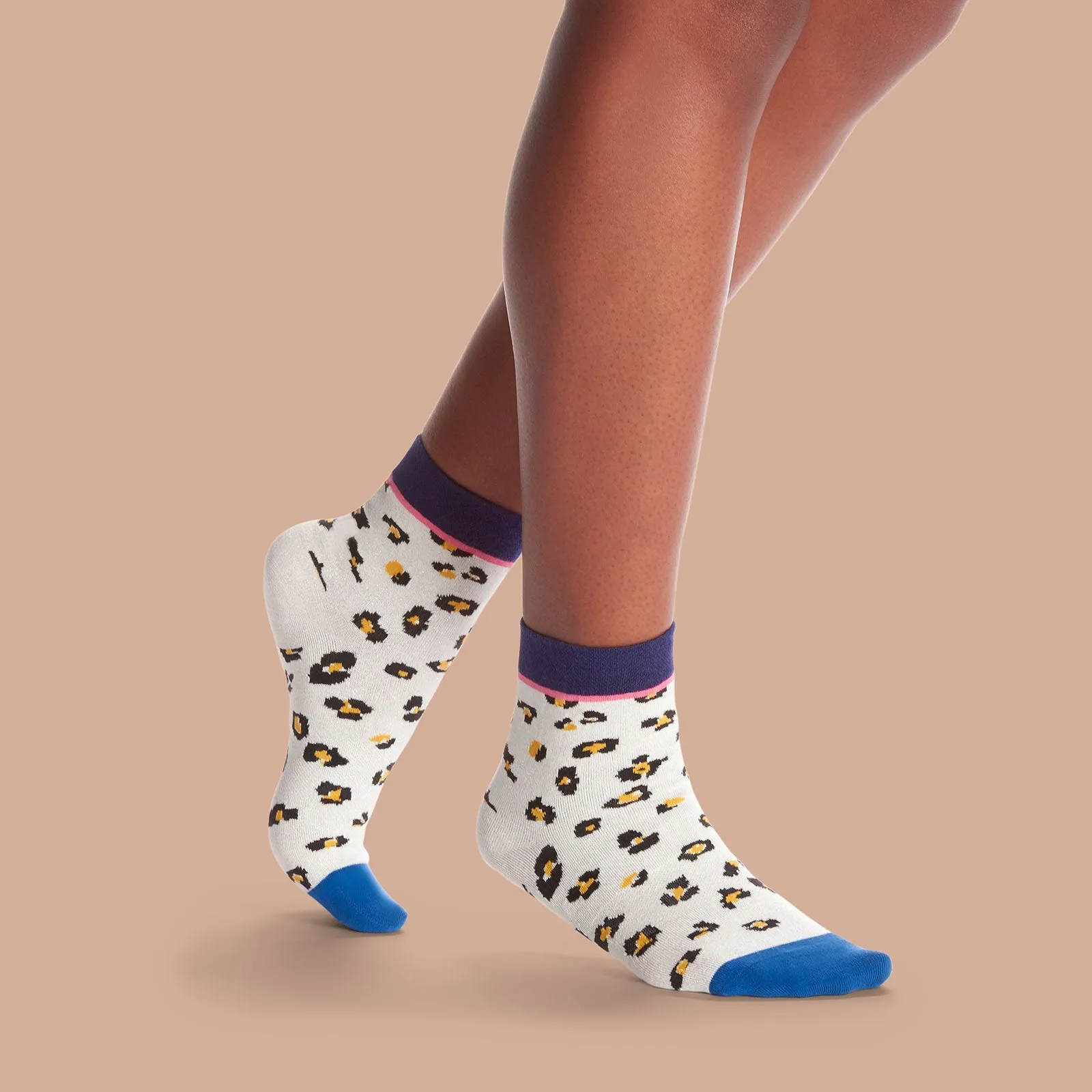 Women's Lightweight Sparkle Leopard Quarter Socks